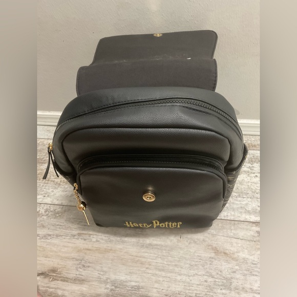 NWT Harry potter backpack, phone crossbody bag, and mini wallet - Picture 4 of 10